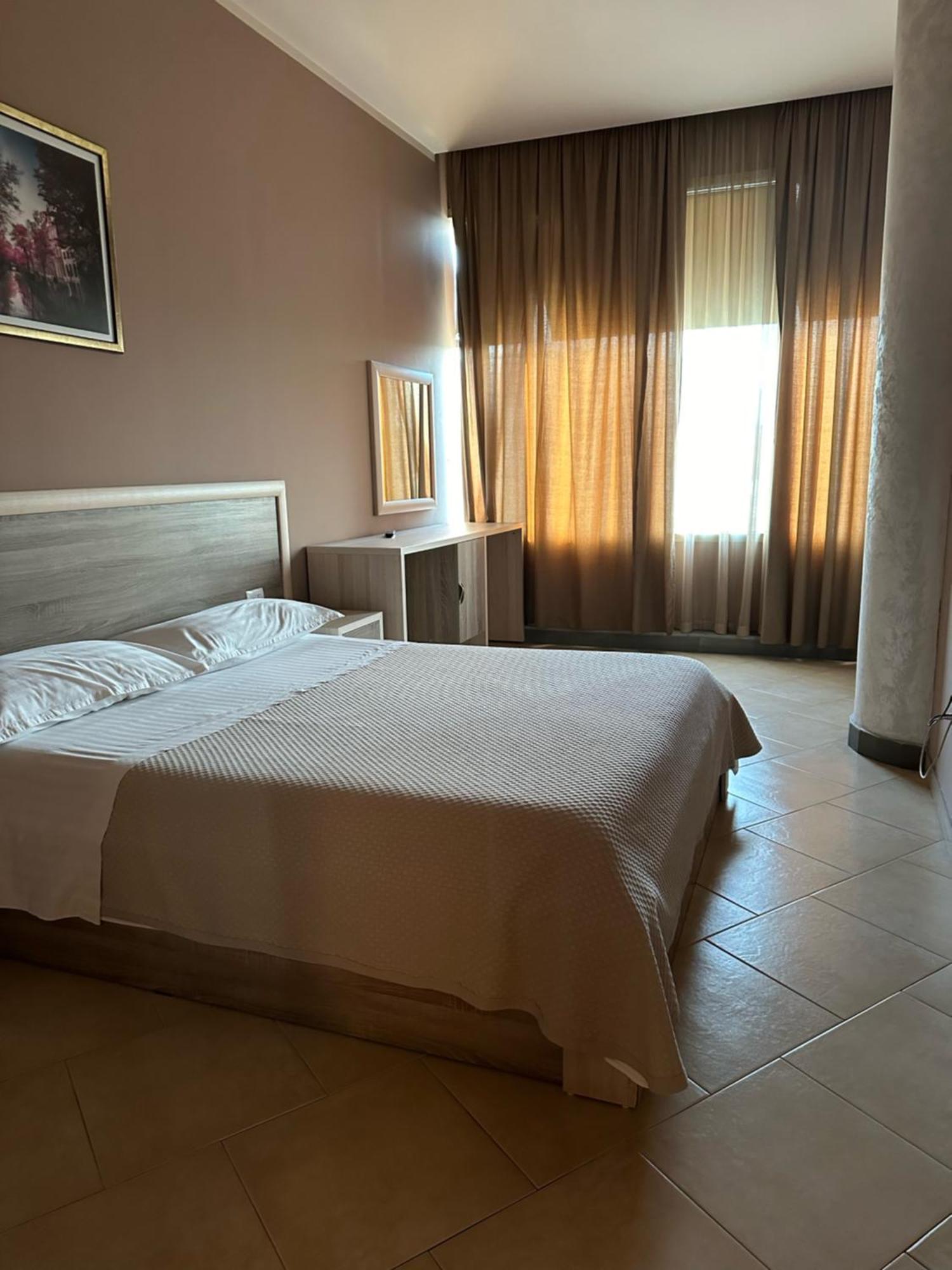 Hotel Terminal Tirana Bregu i Lumit Екстер'єр фото