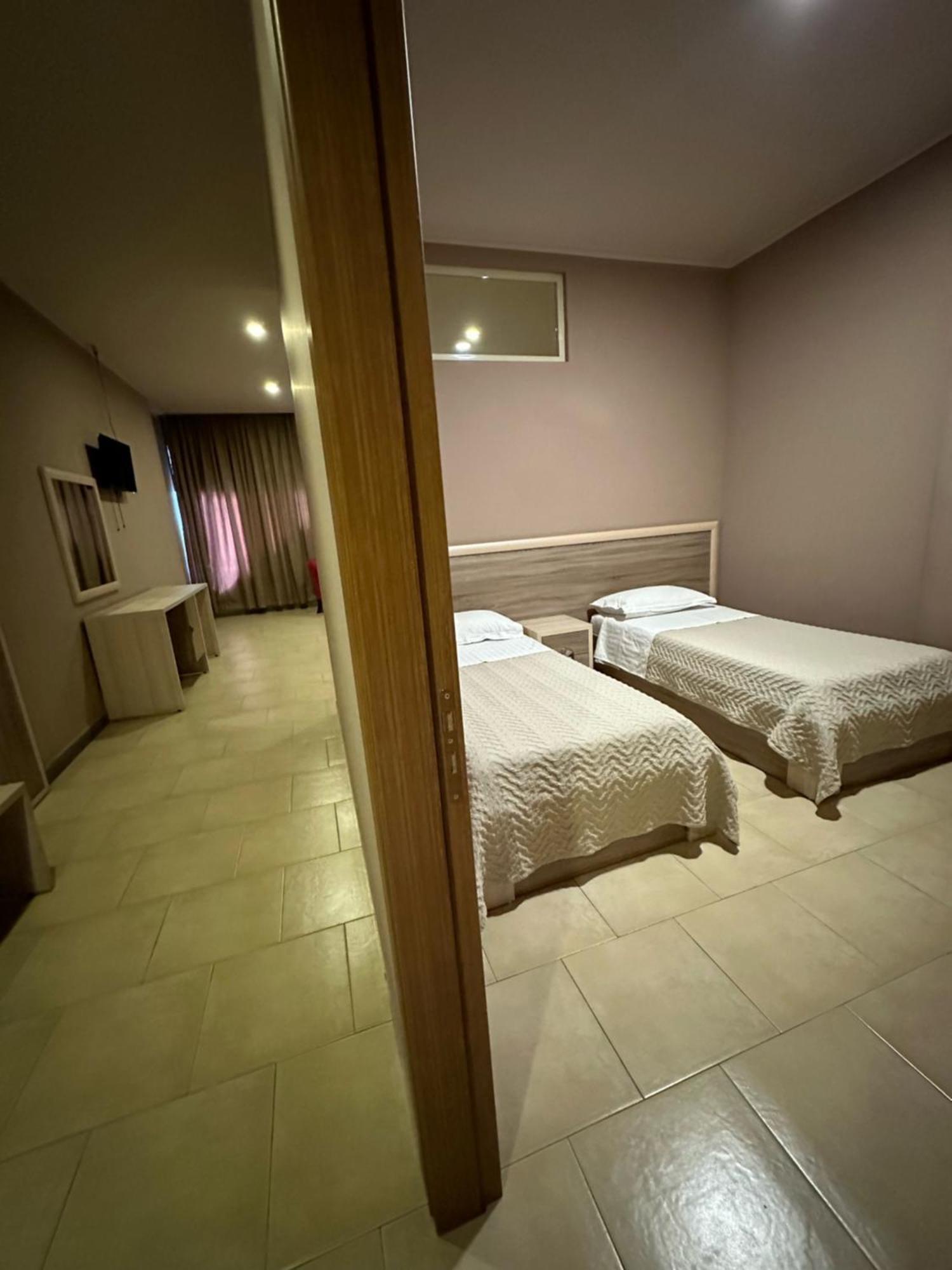 Hotel Terminal Tirana Bregu i Lumit Екстер'єр фото
