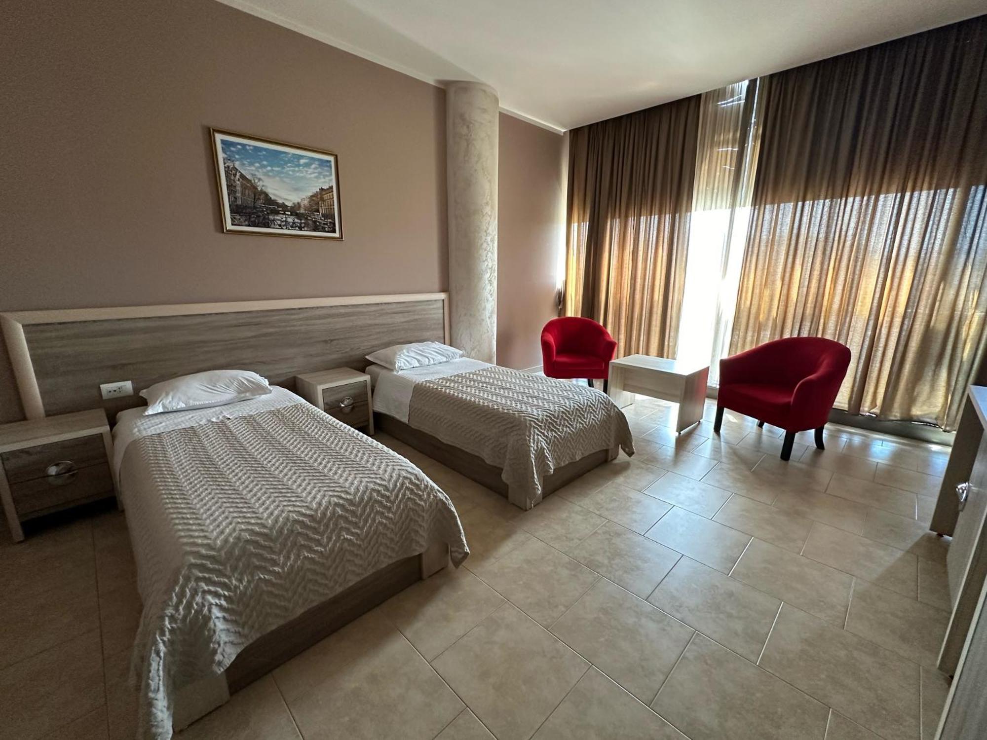 Hotel Terminal Tirana Bregu i Lumit Екстер'єр фото