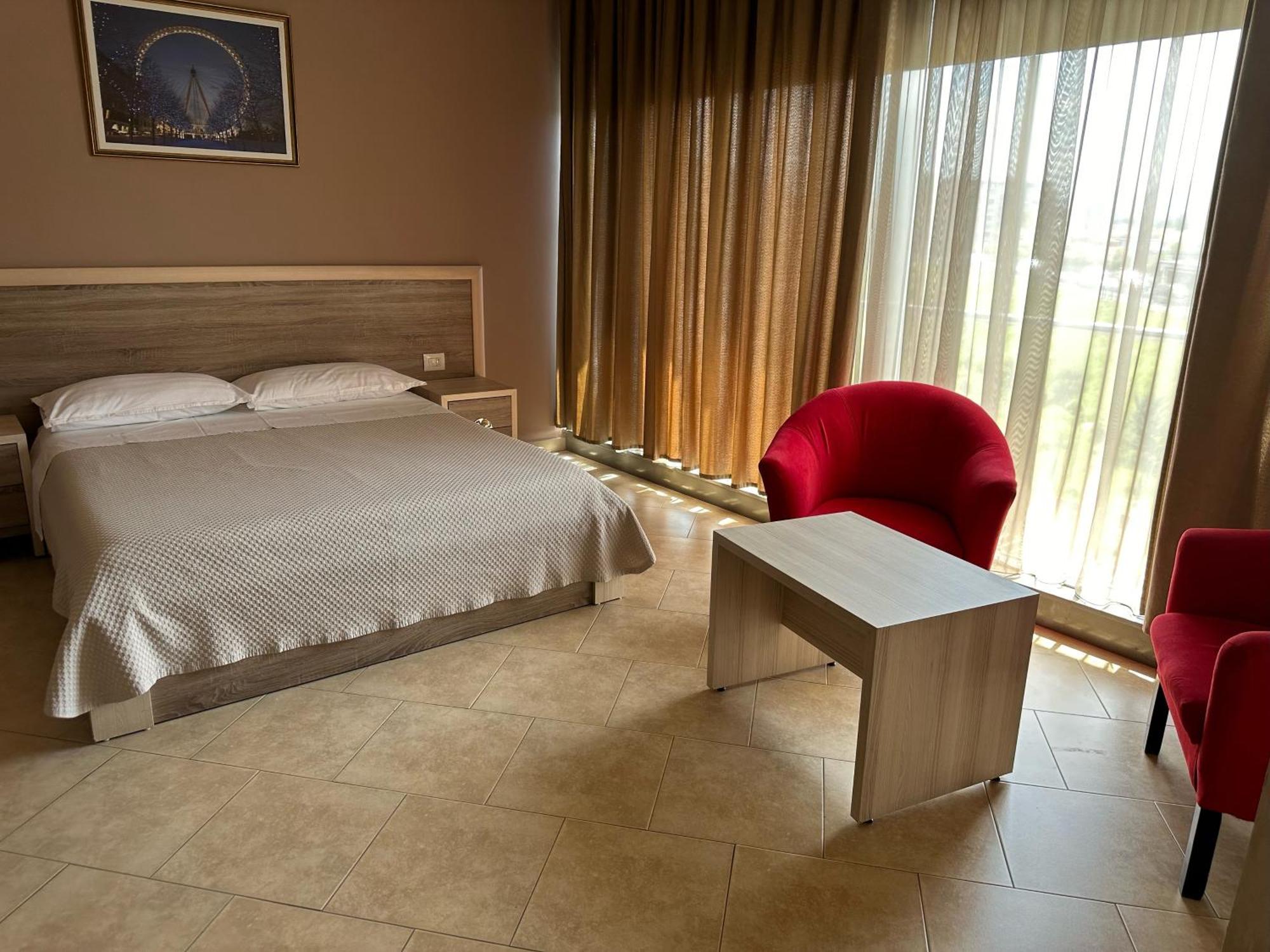Hotel Terminal Tirana Bregu i Lumit Екстер'єр фото